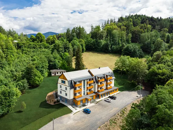 Hotel Edvard z dronu