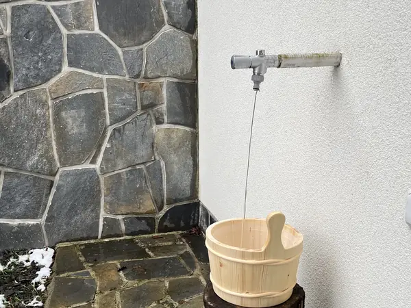 Ochlazovací vědro u sauny